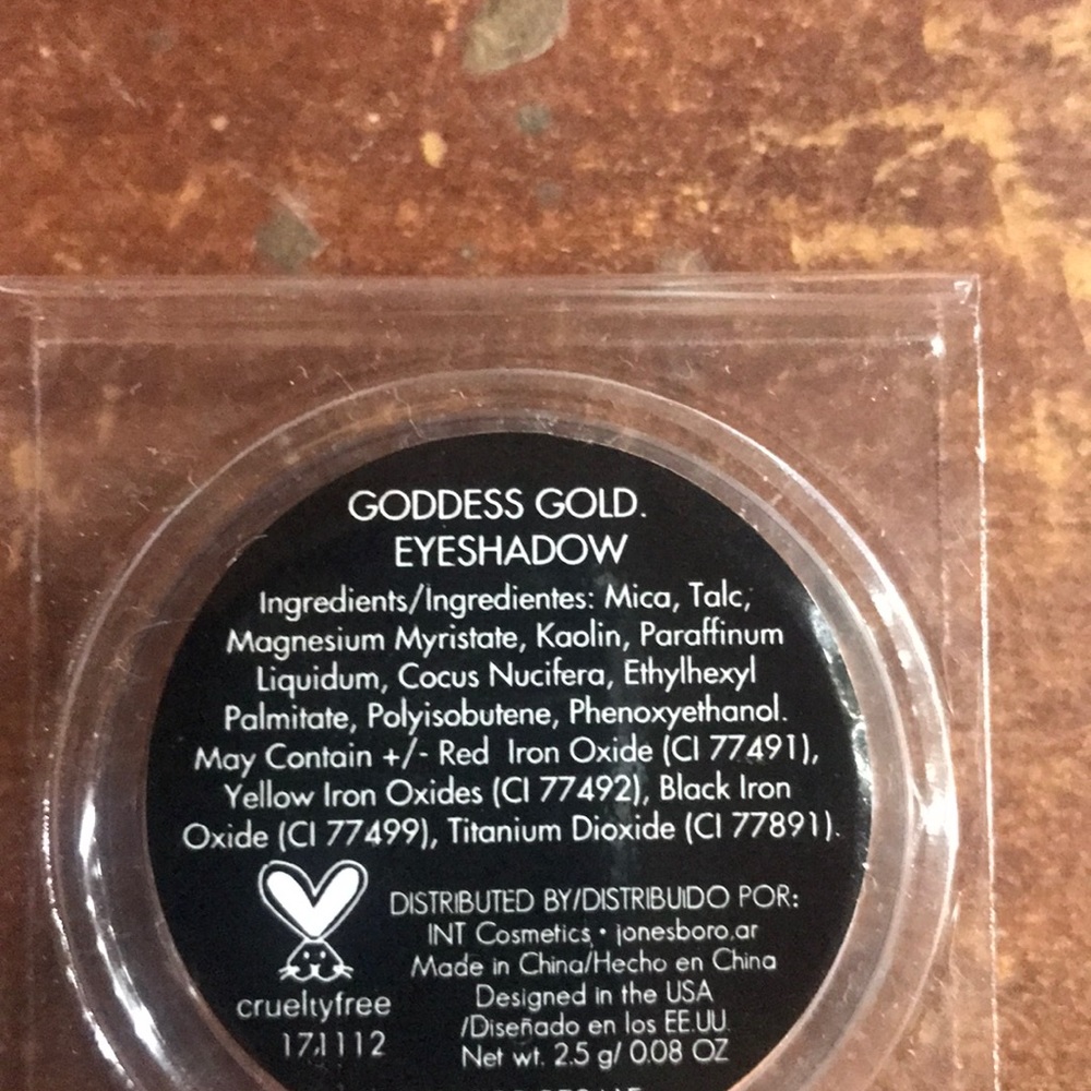 INT Cosmetics Eyeshadow - Picture 3 of 3